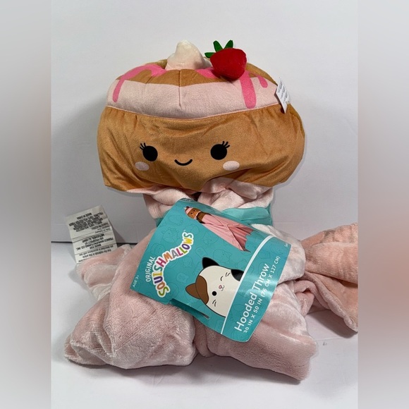 Squishmallows Sawtelle Strawberry Pancakes 30 x 50 Inch Hooded Throw - Picture 2 of 5